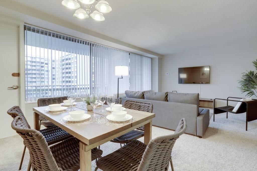 Elegant Apartment W Views At Crystal City Arlington Buitenkant foto