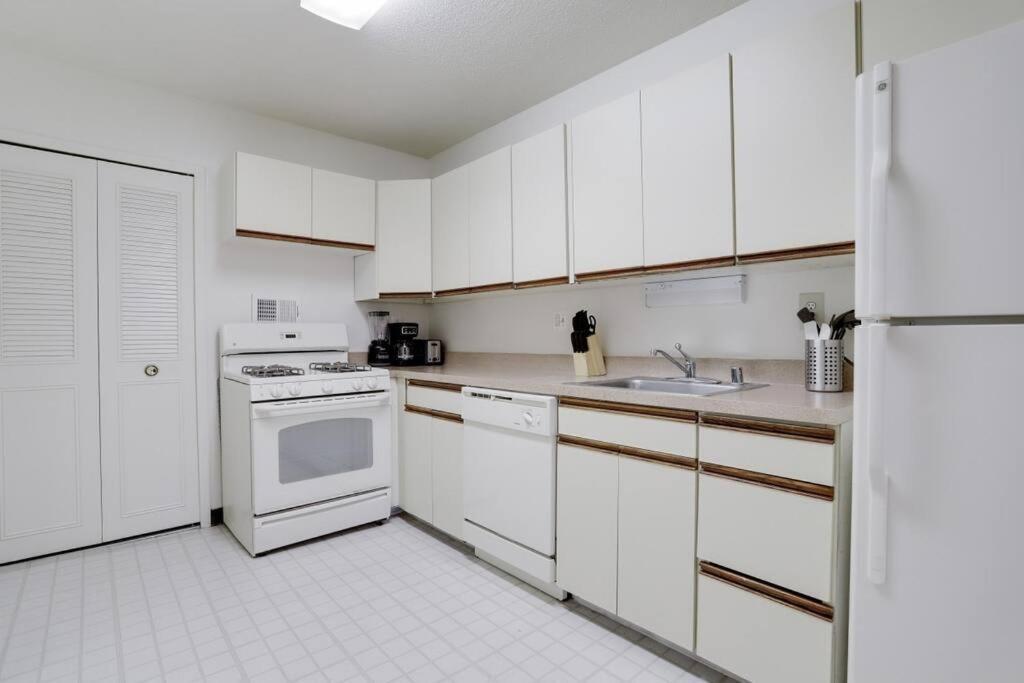 Elegant Apartment W Views At Crystal City Arlington Buitenkant foto