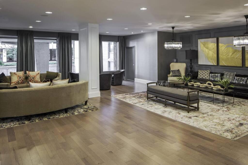 Elegant Apartment W Views At Crystal City Arlington Buitenkant foto