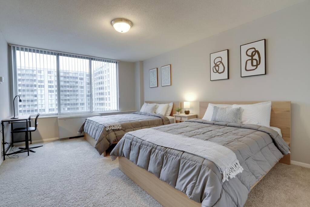 Elegant Apartment W Views At Crystal City Arlington Buitenkant foto