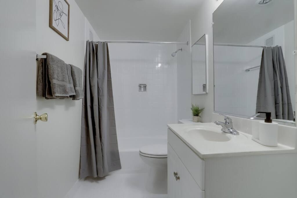 Elegant Apartment W Views At Crystal City Arlington Buitenkant foto