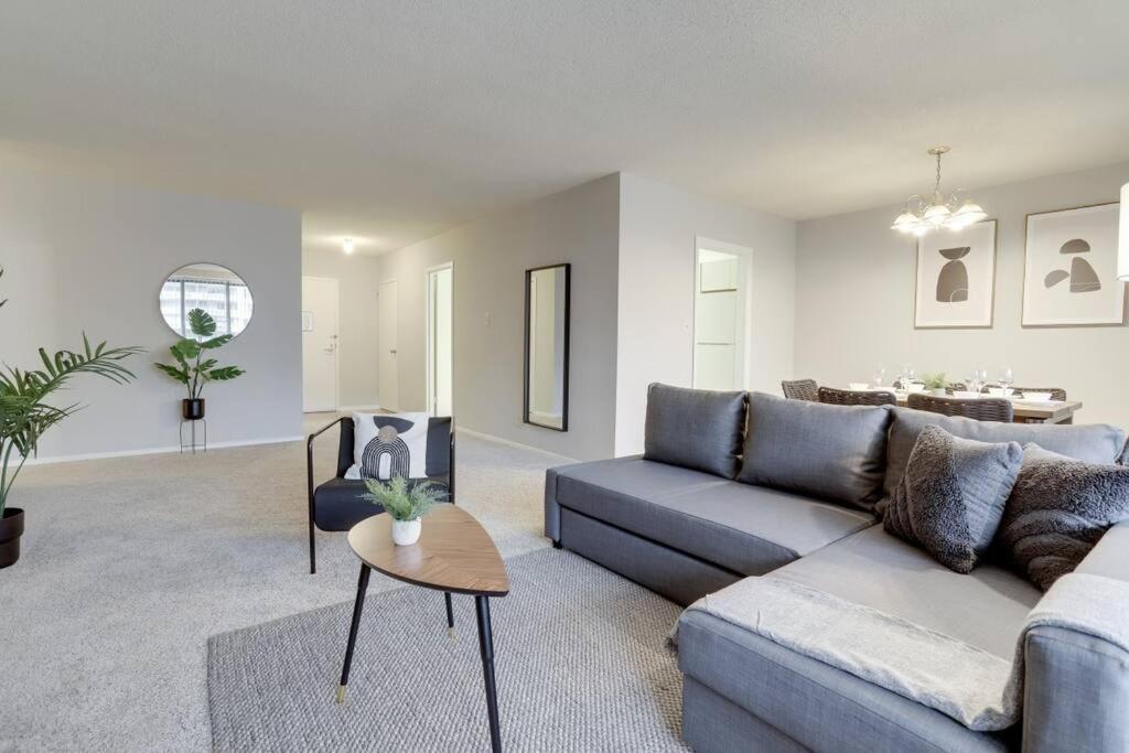 Elegant Apartment W Views At Crystal City Arlington Buitenkant foto