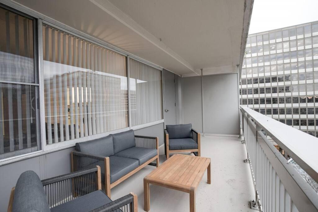 Elegant Apartment W Views At Crystal City Arlington Buitenkant foto