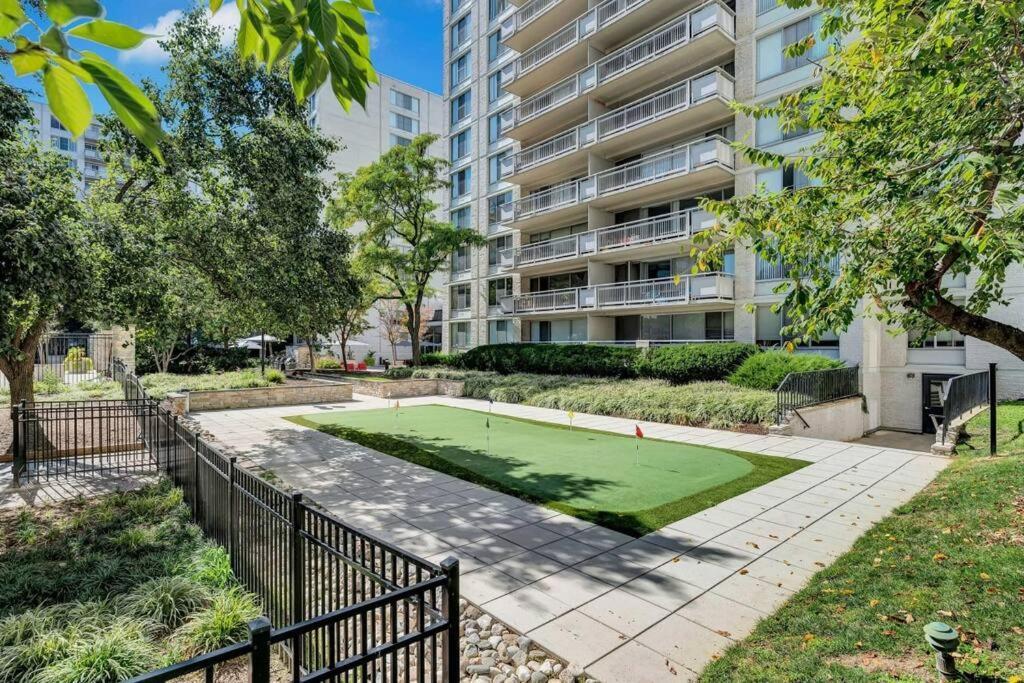 Elegant Apartment W Views At Crystal City Arlington Buitenkant foto